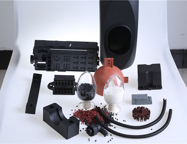 尼龍?jiān)系挠捕扰c柔性改進(jìn)